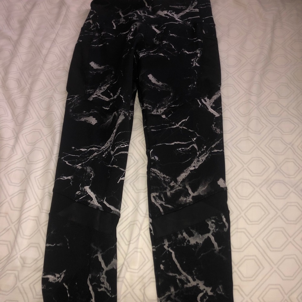 Marble leggings workout